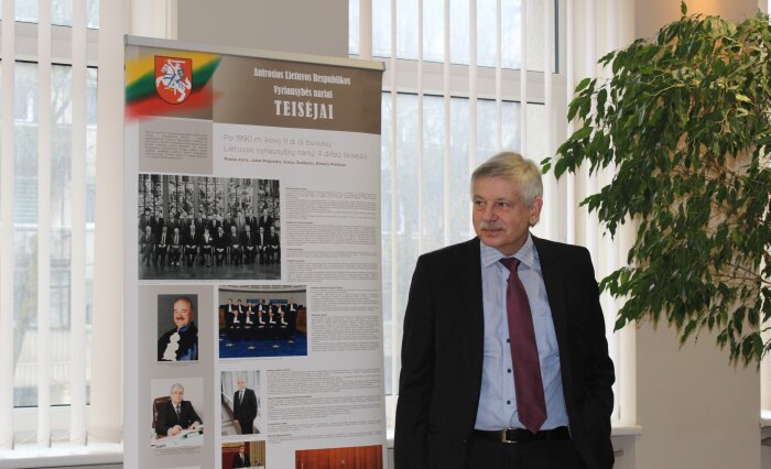 Paroda skirta Vyriausybių nariams – teisėjams eksponuojama Šiaulių apylinkės teisme