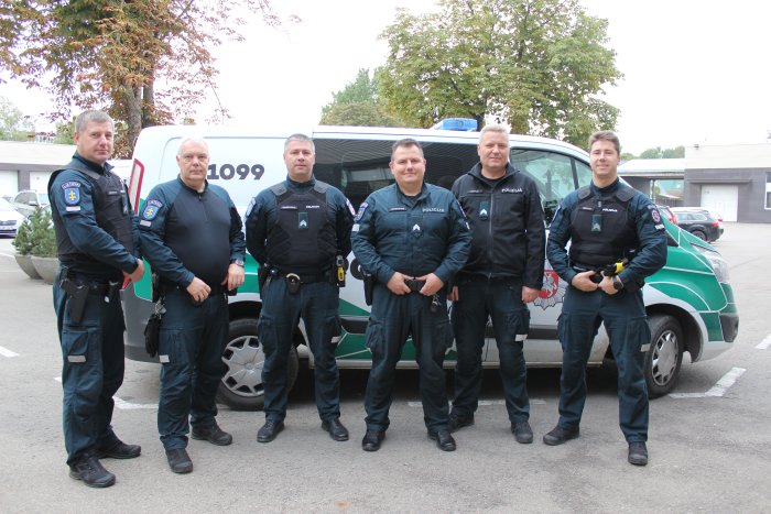 Su profesine švente, policijos pareigūnai!