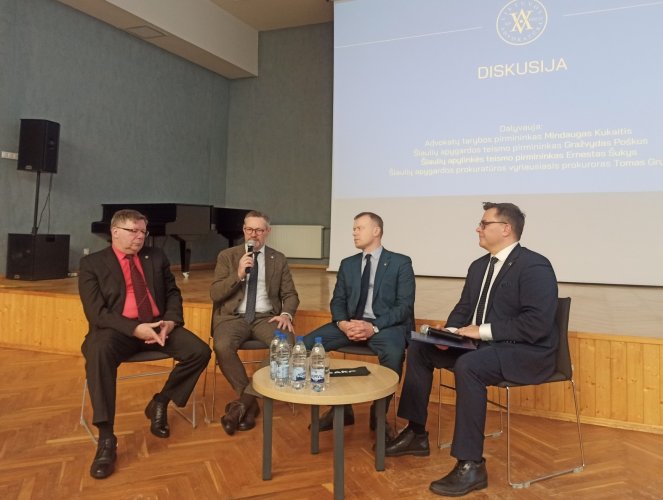 Diskusijoje apie teisininkų bendruomenių aktualijas dalyvavo Teismo pirmininkas E. Šukys 