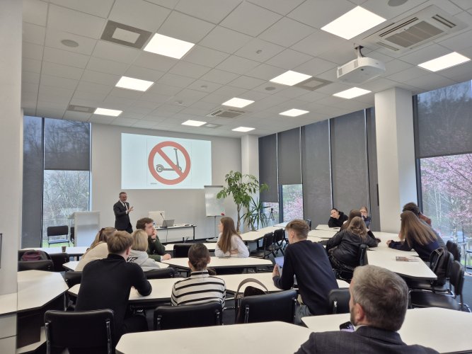 Teismo pirmininko E. Šukio paskaita studentams apie teisinį argumentavimą 