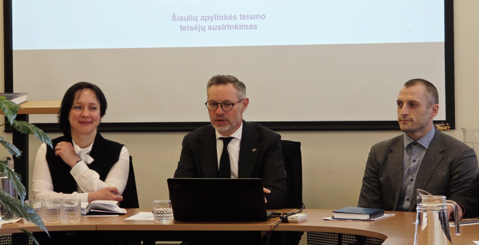 Teismo sprendimų stabilumas ir vidaus administravimo klausimai aptarti Šiaulių apylinkės teismo teisėjų susirinkime